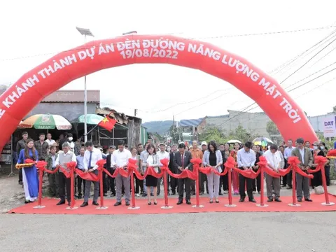 DAT tài trợ dự án đèn đường năng lượng mặt trời tại Lâm Đồng