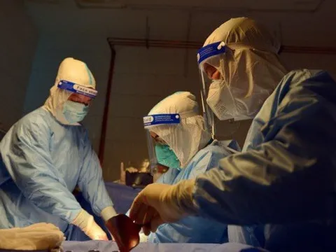 Hậu quả lớn từ việc mua 'dao mổ giá rẻ'