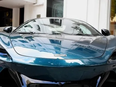 Cận cảnh siêu xe hybrid McLaren Artura giá gần 15 tỷ đồng trên đường phố Hà Nội