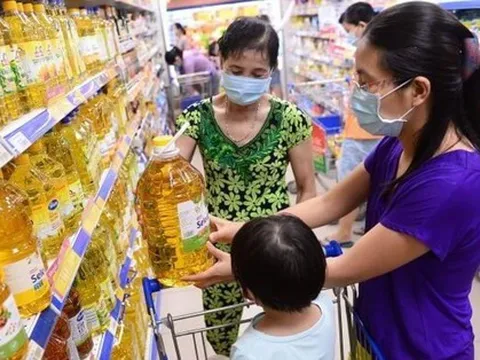 Dầu ăn giảm giá theo xăng