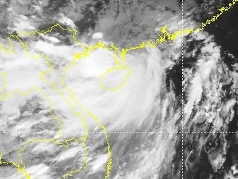 Bão đổ bộ Trung Quốc, đêm nay đi vào đất liền Việt Nam