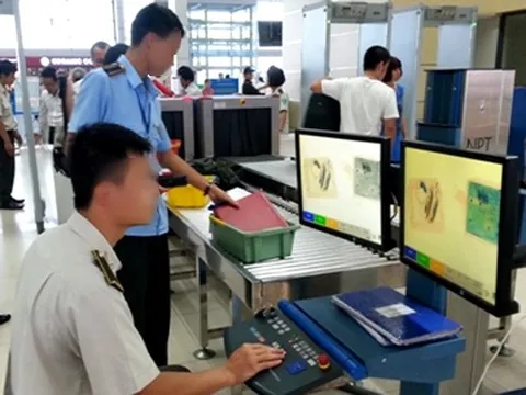 Kết quả giám định gói tinh thể màu trắng phát hiện trong túi quần vị hành khách là công an