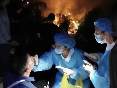 Dân Trung Quốc phải chờ xét nghiệm COVID-19 gần đám cháy rừng