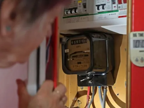 Hóa đơn năng lượng của Anh tăng 80% do xung đột Nga - Ukraine