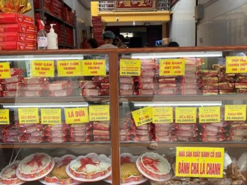 Bánh trung thu truyền thống hút khách