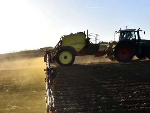 Bia khan hiếm, lợn gà dồn đống: Khủng hoảng phân bón làm đình trệ chuỗi thực phẩm châu Âu