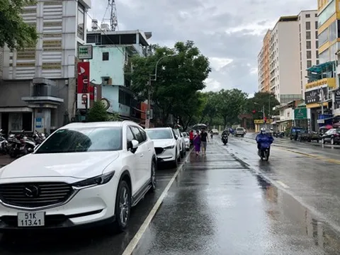 Thu phí ôtô đỗ dưới lòng đường ở TP HCM: Công ty TNXP muốn lui, Sở GTVT không chịu