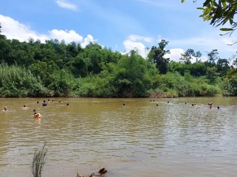 Về quê Quảng Nam dự đám cưới, 2 cha con bị đuối nước khi tắm sông