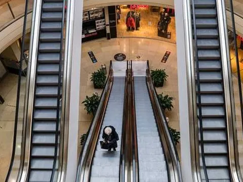 Các trung tâm thương mại Đức ngắt điện thang máy để tiết kiệm khí đốt