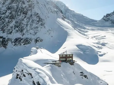 Khách sạn hẻo lánh nhất thế giới, giá hơn 800 triệu cho 3 đêm, chỉ chứa được tối đa 10 khách lưu trú