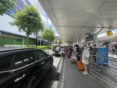 Dẹp bát nháo ở Tân Sơn Nhất: Bộ trưởng GTVT yêu cầu lắp hệ thống camera trước sân bay