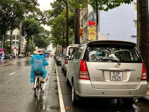 Thu phí ôtô đỗ dưới lòng đường ở TP HCM: Cần "đề bài" đúng