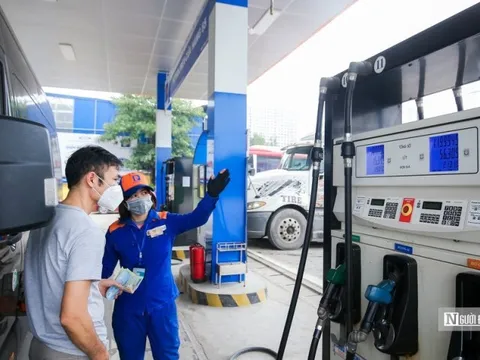 Kiến nghị điều hành giá xăng dầu vào ngày 1/9 thay vì lùi tới tận 5/9