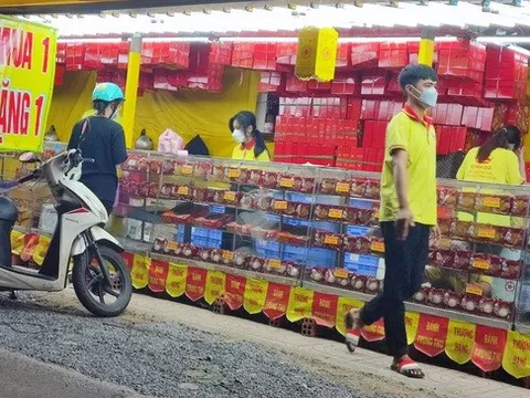 Bánh trung thu 'mua 1 tặng 1': Có thật hay chiêu trò?