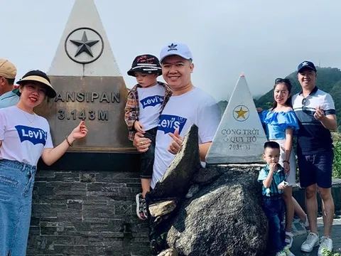 Gia đình trẻ tự lái xe hơn 1.000 km chinh phục đỉnh Fansipan