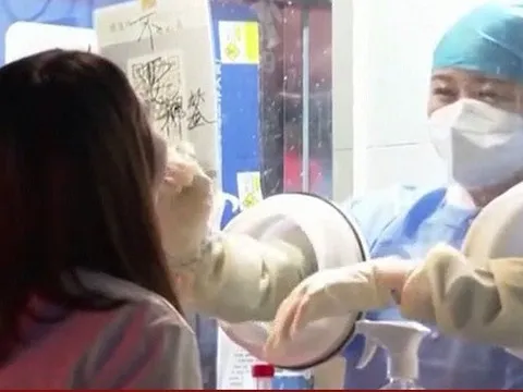 Phát hiện 9 ca mắc COVID-19, Trung Quốc đóng cửa trung tâm bán thiết bị điện tử lớn nhất