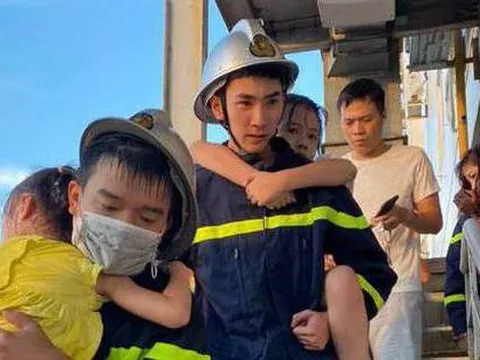 Hà Nội: Cứu sống 4 người từ đám cháy tại tầng 10 chung cư ở Hà Đông