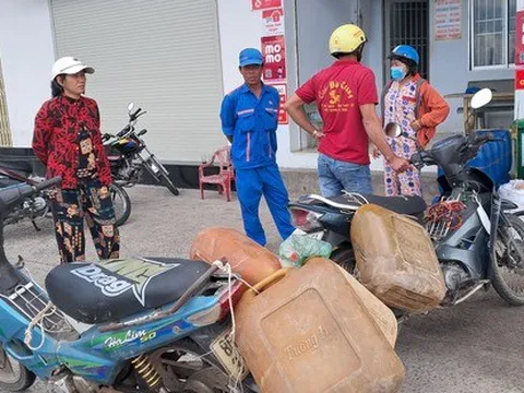 Không thể ra khơi vì thiếu dầu