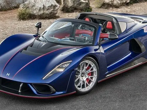 Tranh ngôi xe mui trần nhanh nhất thế giới: Bugatti vừa ra mắt đã bị hãng xe Mỹ nhòm ngó