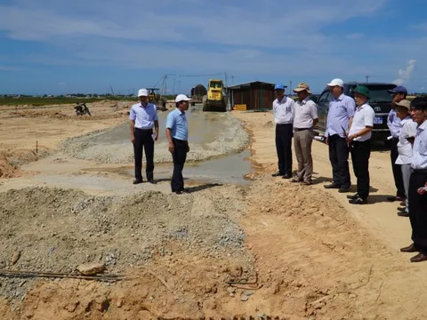 Chủ tịch tỉnh “bắt quả tang” nhà thầu chây ì thi công