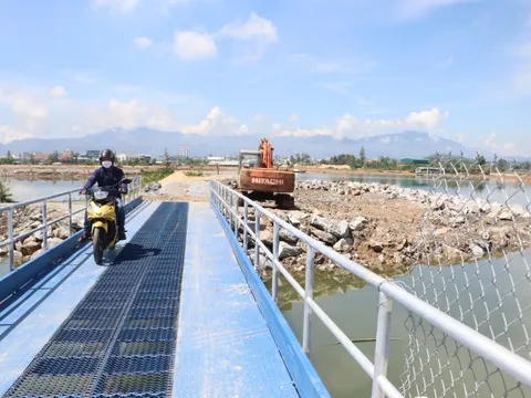 Phạt 70 triệu đồng, cưỡng chế công trình lấn sông Trường Giang trái phép