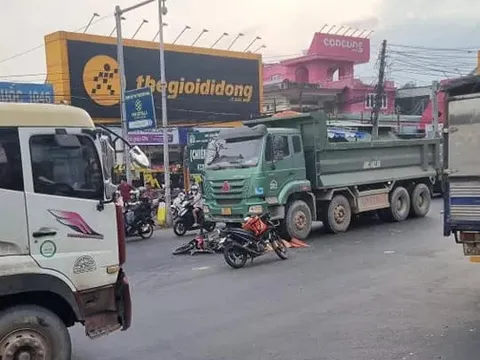 Đồng Nai: Nữ sinh bị xe ben tông tử vong trên đường đi học về, giao thông ùn ứ trên Quốc lộ 1