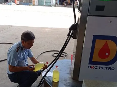 Một công ty xăng dầu bị đề nghị phạt hơn 1,6 tỉ vì vi phạm chất lượng