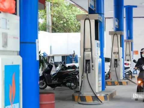 Hà Nội tăng cường kiểm soát các cửa hàng bán lẻ xăng dầu dịp lễ 2/9
