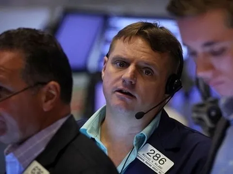 Chứng khoán Mỹ lao dốc sau bài phát biểu của ông Powell, Dow Jones mất hơn 1.000 điểm