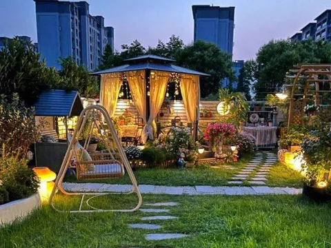 Mẹ đảm sở hữu khu vườn 60m² mỗi ngày trồng hoa, nuôi cá như đang nghỉ dưỡng tại gia