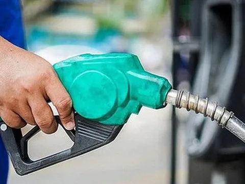 Giá xăng có thể giữ nguyên, giá dầu dự báo tăng đến 2.000 đồng/lít