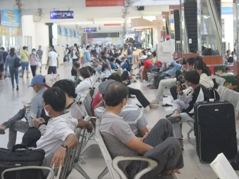 Tp.HCM: Hàng nghìn người đổ về quê nghỉ lễ 2/9