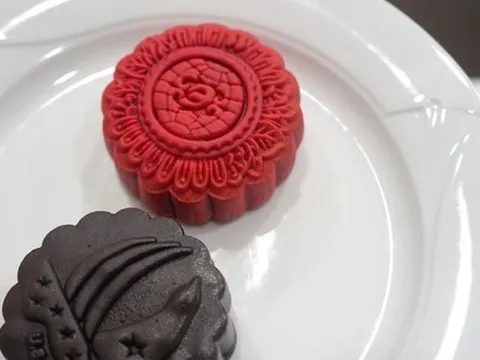 Bánh trung thu độc lạ hút khách ở TPHCM