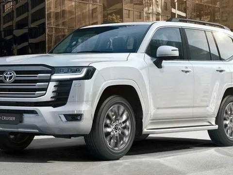 Nhiều xe Toyota cũ đắt hơn cả xe mới: Land Cruiser hàng lướt gấp đôi giá niêm yết