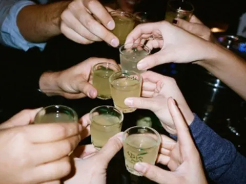 Những sai lầm khi giải rượu gây hại sức khỏe, làm tăng nguy cơ ung thư