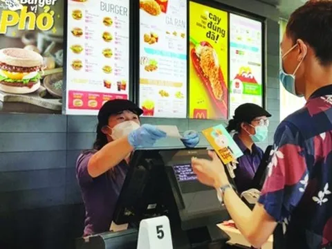 Thức ăn nhanh ngoại “chật vật” ở Việt Nam