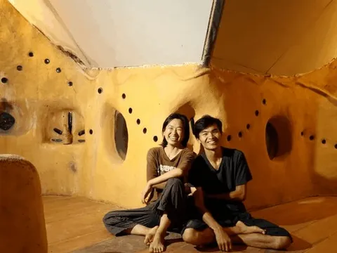 Rời thành phố, cặp vợ chồng 9X tự tay nhào đất sét 'nặn' nhà