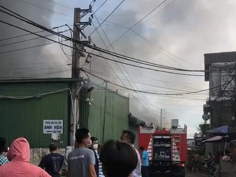 Đồng Nai: Hỏa hoạn thiêu rụi nhiều xưởng gỗ