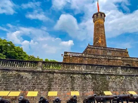 Đông đảo du khách tìm đến những địa chỉ đỏ ở Hà Nội trong dịp Tết Độc lập