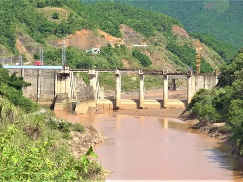 Thủy điện ngàn tỉ đồng "đắp chiếu"