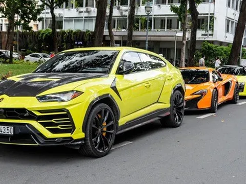 Dàn siêu xe đa màu sắc ra đường dịp nghỉ lễ Quốc khánh