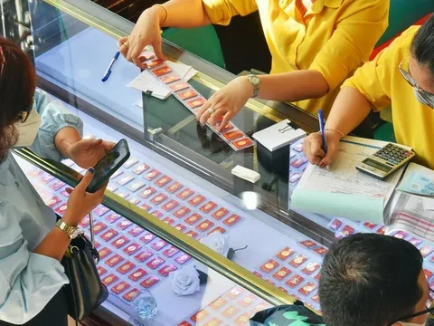 Giá vàng hôm nay 6-9: “Đại gia” xả hàng, vàng lo phòng thủ