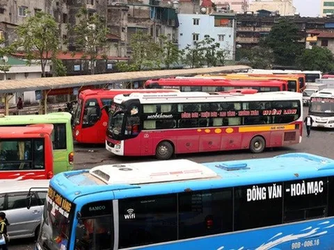 Xăng dầu “hạ nhiệt”, xe khách, taxi giảm giá cước