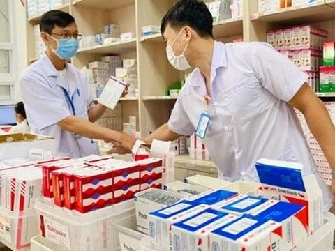 Thủ tướng yêu cầu bảo đảm thuốc, thiết bị y tế phục vụ khám chữa bệnh