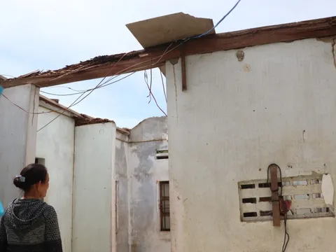 Quảng Nam: Xin dời không được, xin sửa cũng không, nhà dân sập suýt đè chết cả nhà