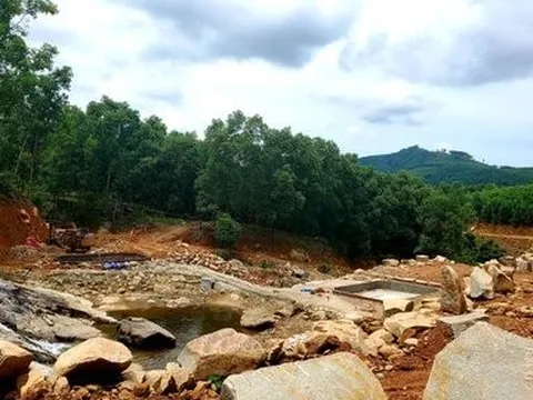 Tạm đình chỉ việc xây dựng khu du lịch trái phép ở Thừa Thiên-Huế