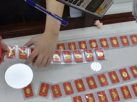 Giá vàng hôm nay 7-9: USD ồ ạt tăng giá, vàng giảm sâu