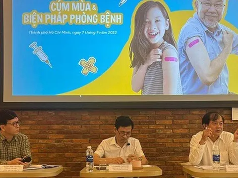 Số ca cúm cao, bác sĩ phải 'khóc' để tìm chỗ cho bệnh nhân nhập viện