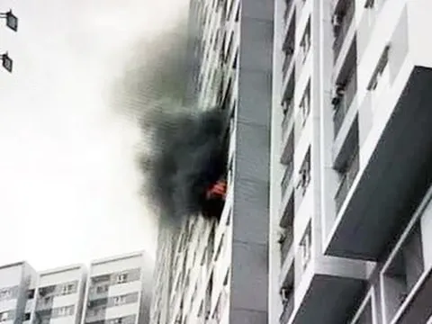 Tp.HCM: Cháy căn hộ ở chung cư, nhiều người hoảng loạn tháo chạy