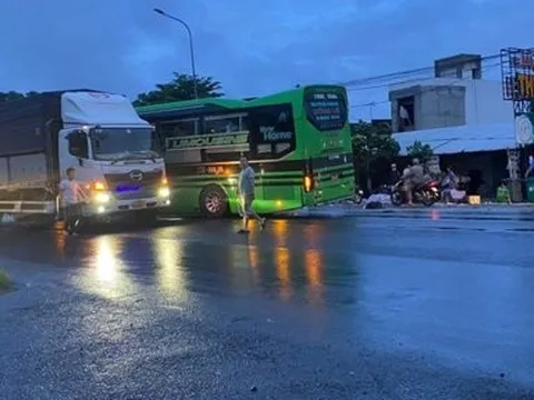 Đồng Nai: Tai nạn xe khách lúc sáng sớm khiến 1 nạn nhân tử vong